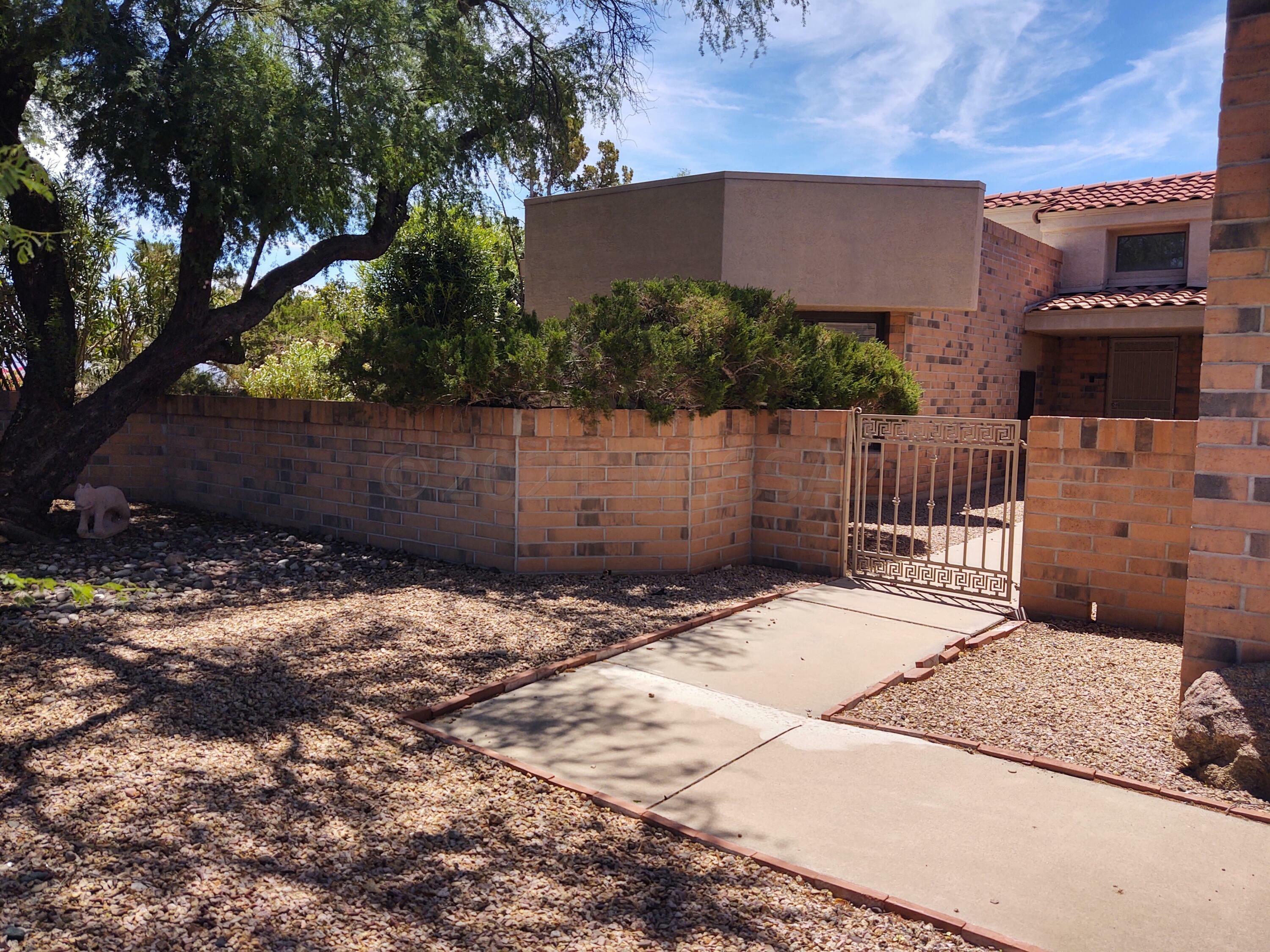 Property Photo:  921 W Rio Guaymas  AZ 85614 