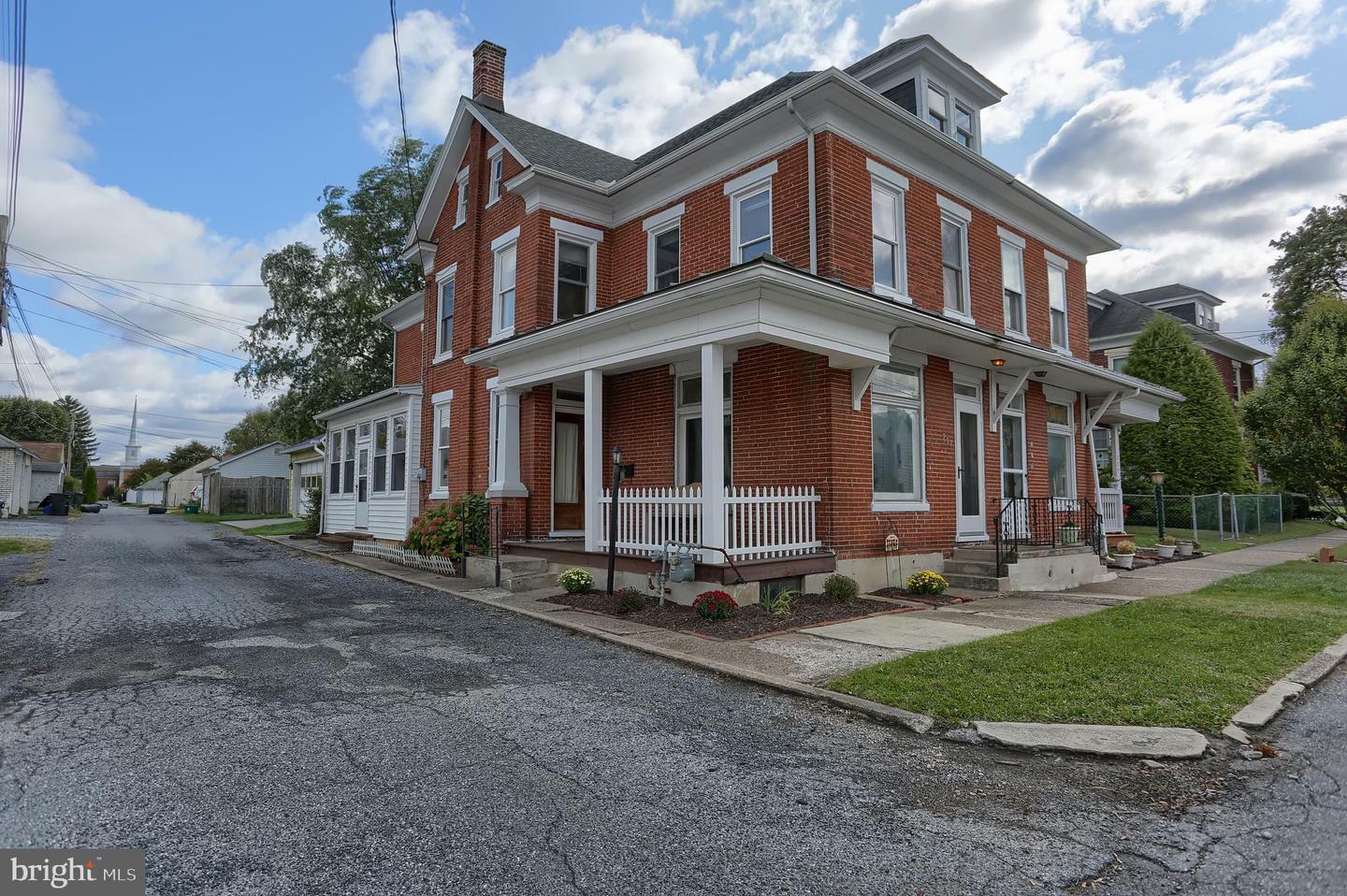 Property Photo:  207 S Arch Street  PA 17055 