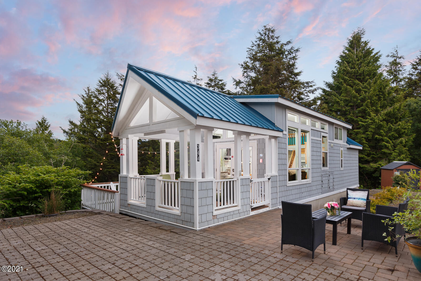 Property Photo:  344 SE Tide Avenue  OR 97367