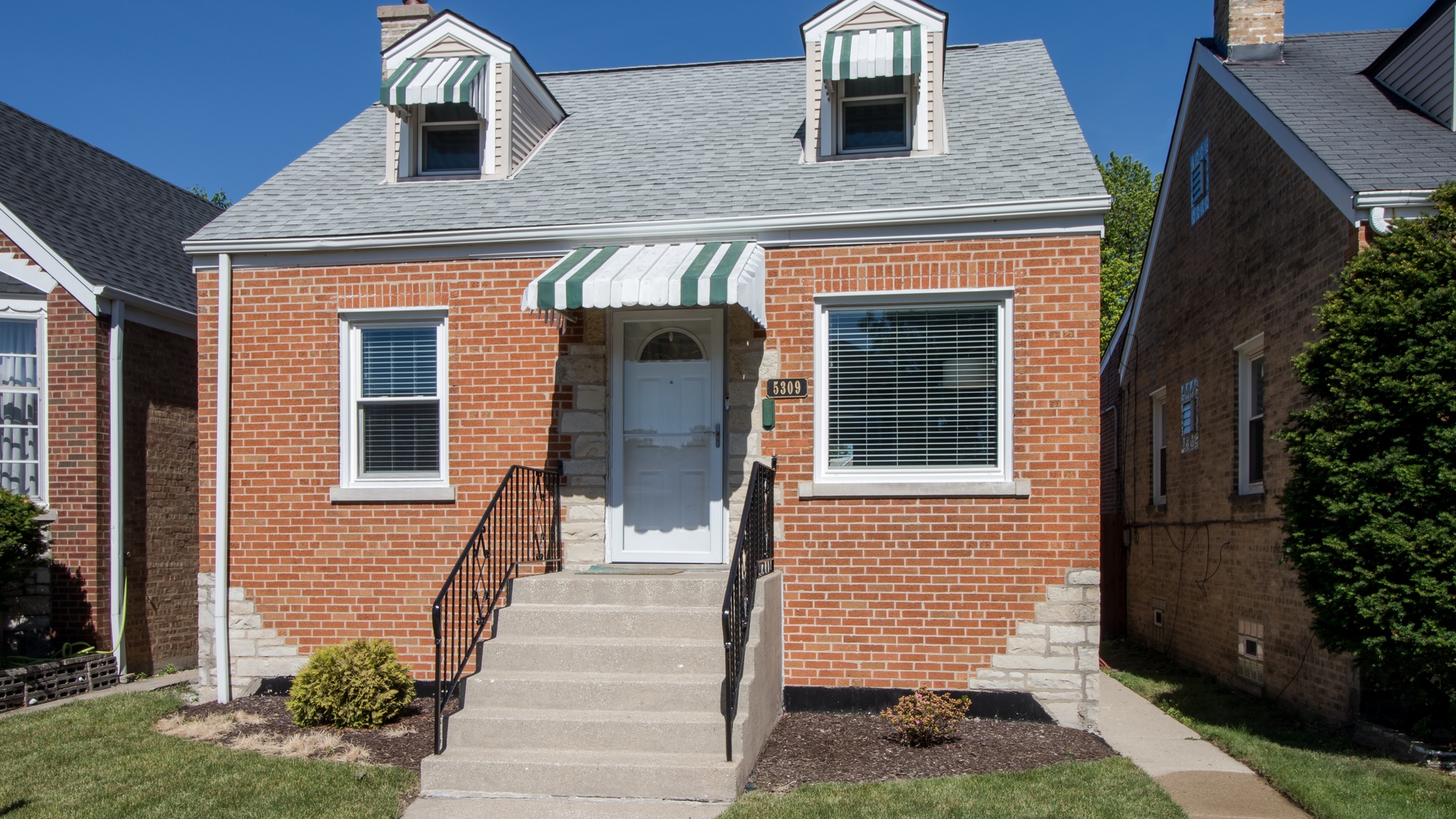 Property Photo:  5309 N Meade Avenue  IL 60630 