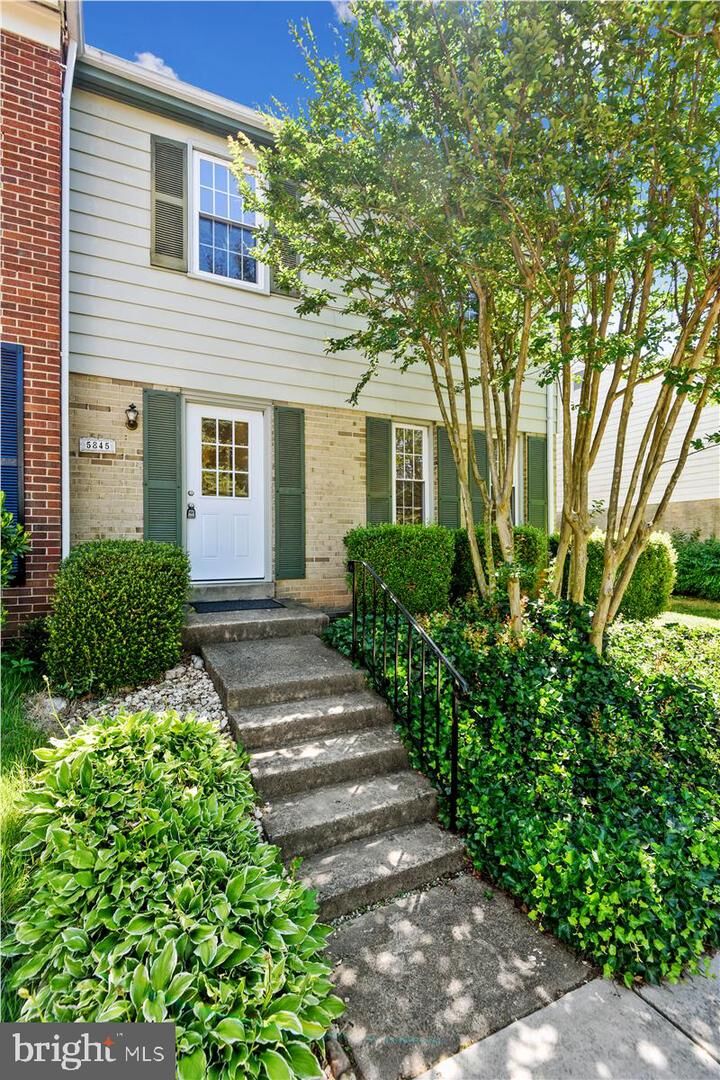 Property Photo:  5845 Banning Place  VA 22015 
