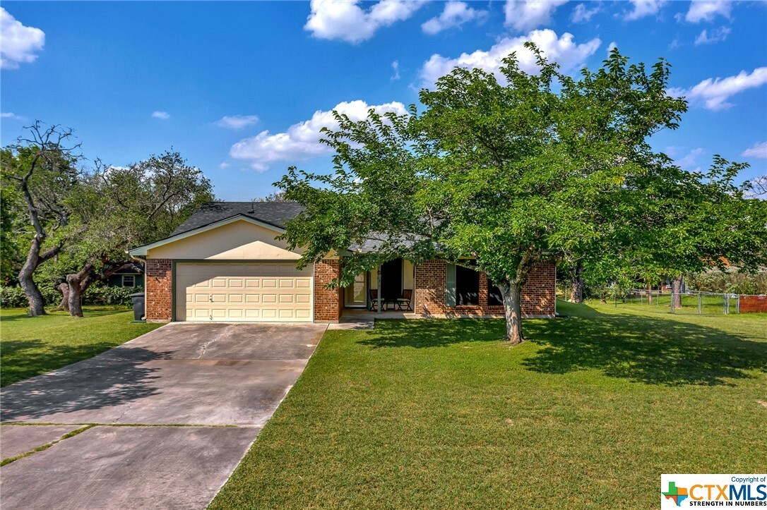 Property Photo:  453 County Road 4932  TX 76539 