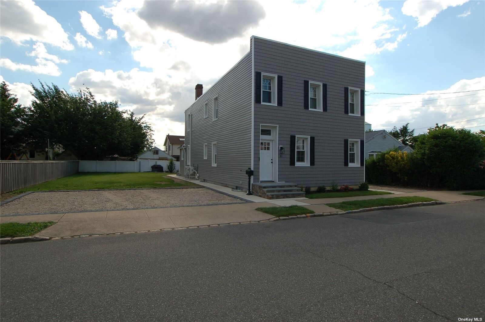 Property Photo:  