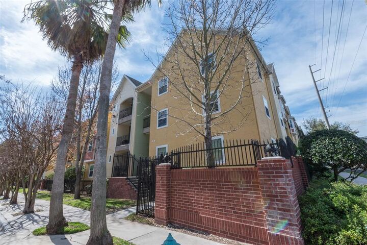 Property Photo:  1910 E Palm Avenue 8110  FL 33605 