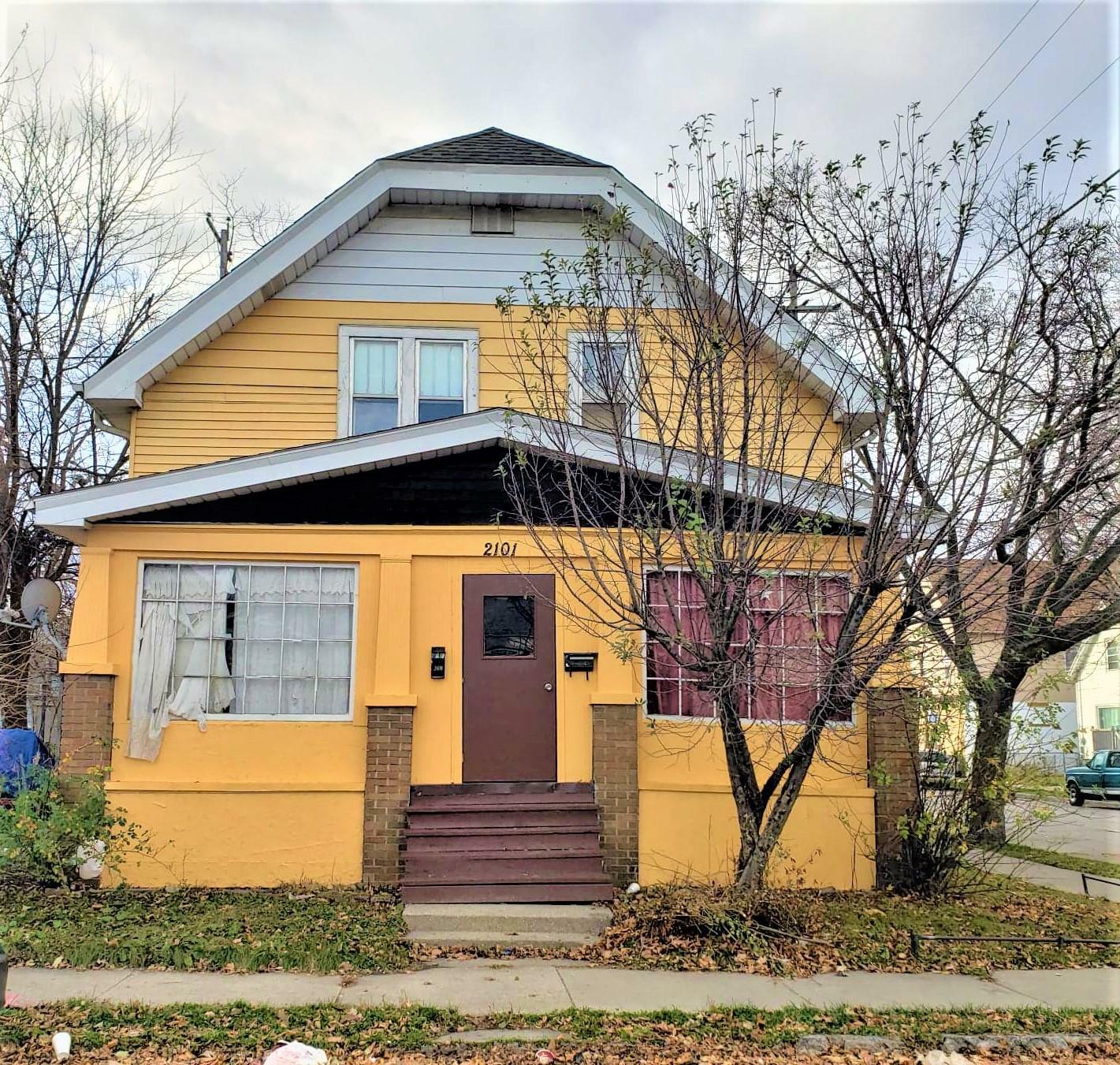 Property Photo: 2101 S 15th Pl WI 53215