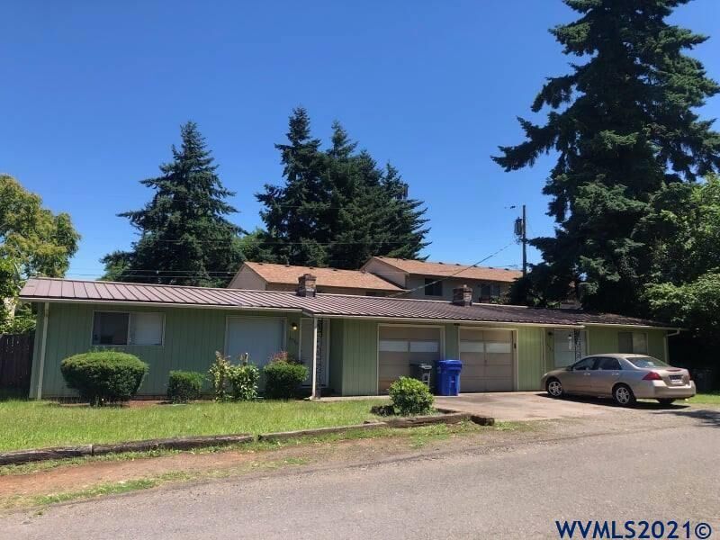 Property Photo: 3550-3560 Belle Vista Ct S OR 97302