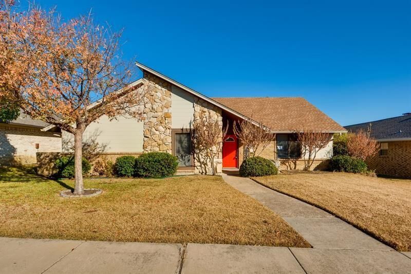 Property Photo: 2313 Statler Drive TX 75007