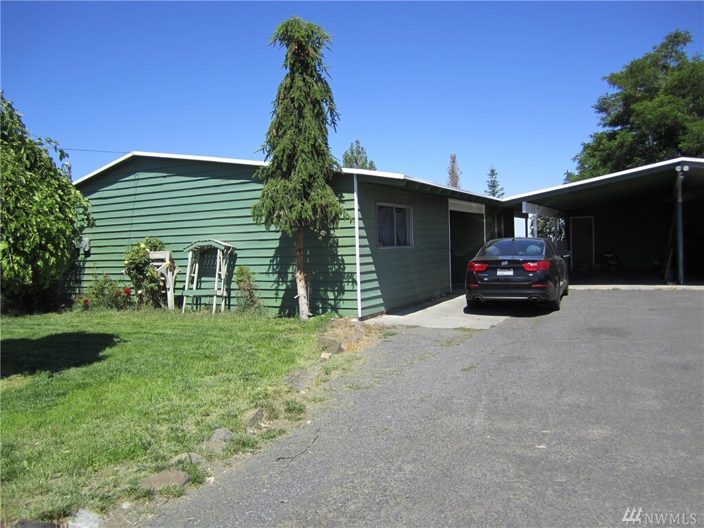 Property Photo:  432 Biggs Dr  WA 98837 