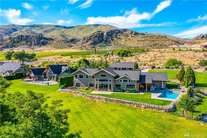 Property Photo: 244 Vineyard Dr WA 98843