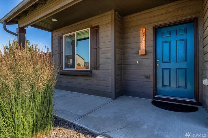 Property Photo:  1307 SW 4th St  WA 99324 