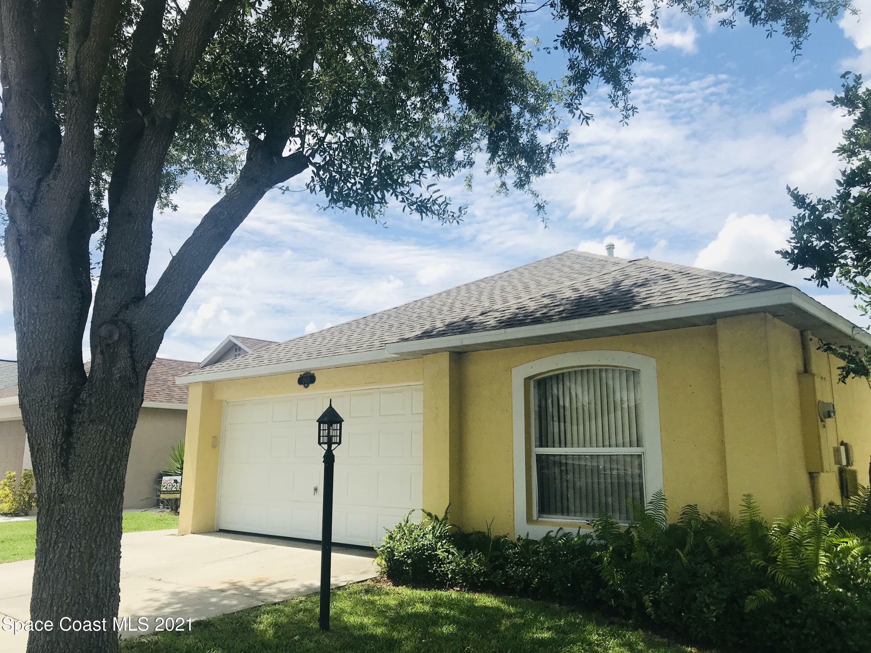 Property Photo: 2824 Maderia Circle FL 32935