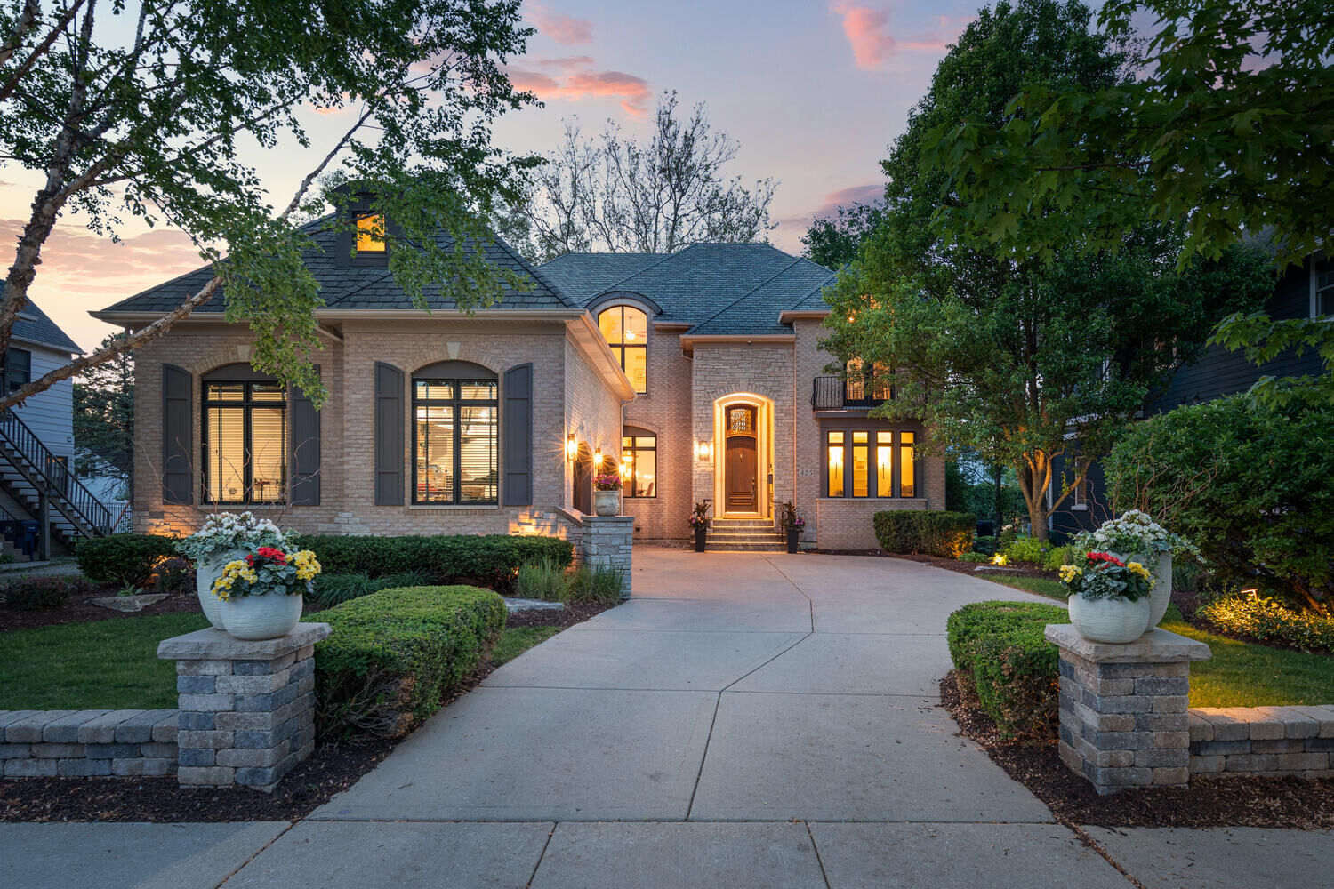 Property Photo:  425 W Franklin Avenue  IL 60540 