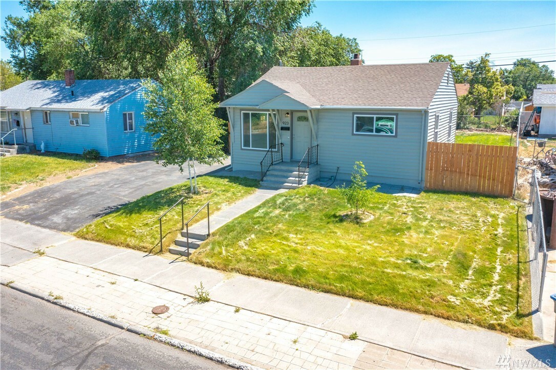 923 S Juniper Dr  Moses Lake WA 98837 photo