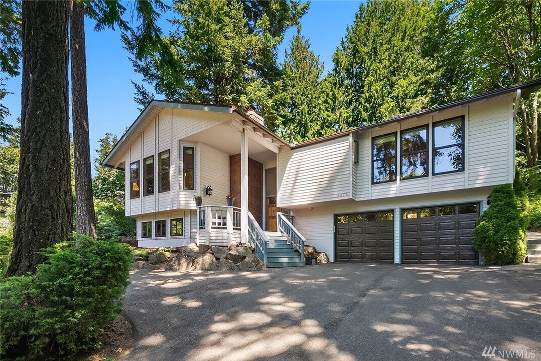 Property Photo: 8475 SE 45th St WA 98040