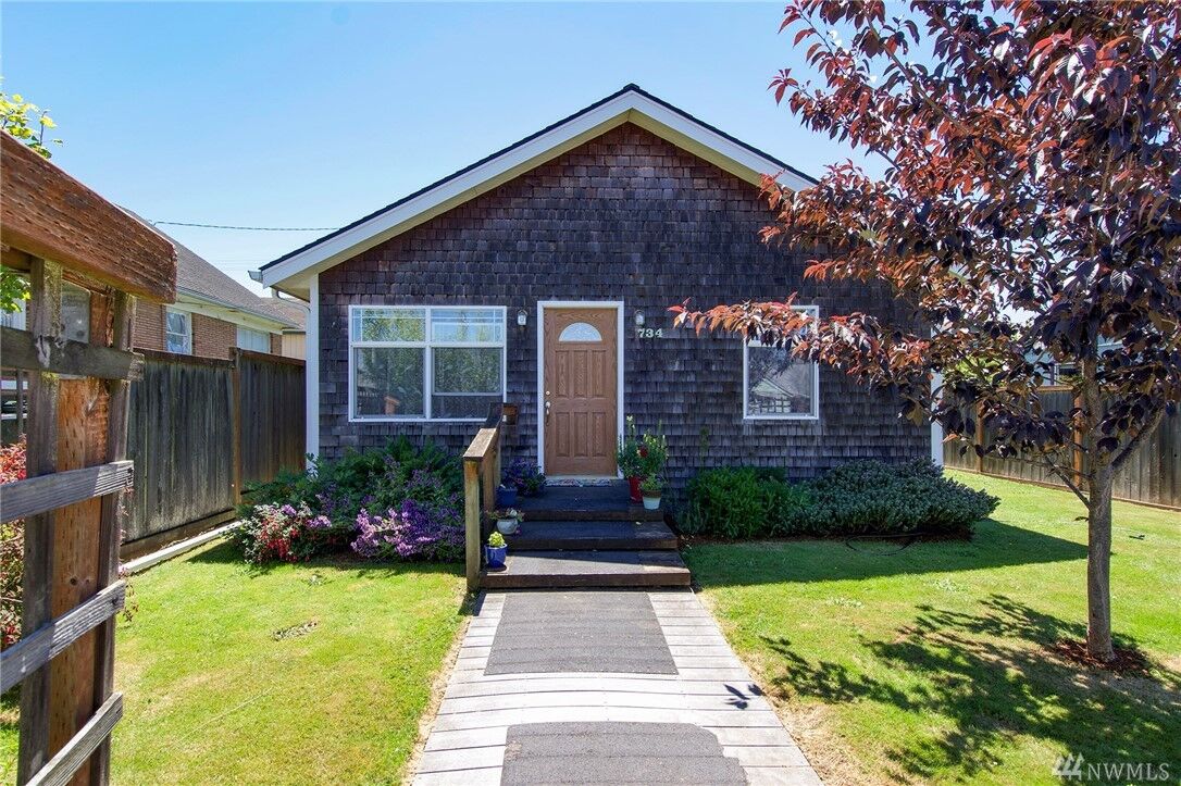 Property Photo: 734 Georgiana St WA 98362