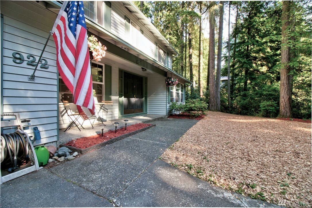 Property Photo:  922 Hillrise Ct NE  WA 98311 