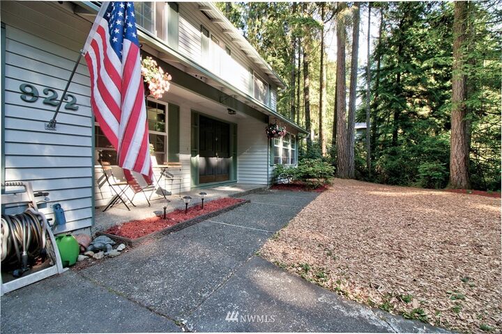 Property Photo:  922  Hillrise Court NE  WA 98311 