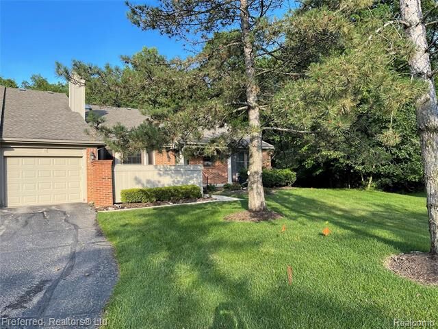 7008 Nottingham 198  West Bloomfield Twp MI 48322 photo