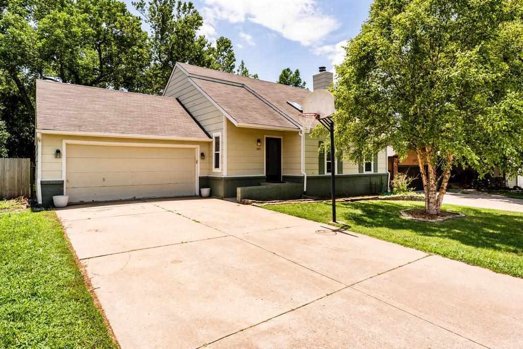 Property Photo:  105 W Rockwood Blvd  KS 67110 