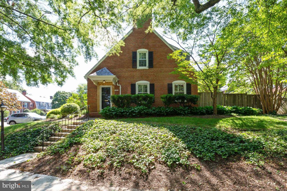 Property Photo: 3585 S Stafford Street VA 22206