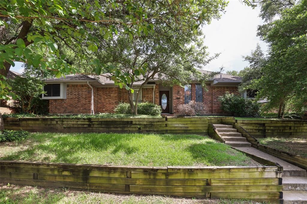 Property Photo: 1207 Magnolia Drive TX 75007