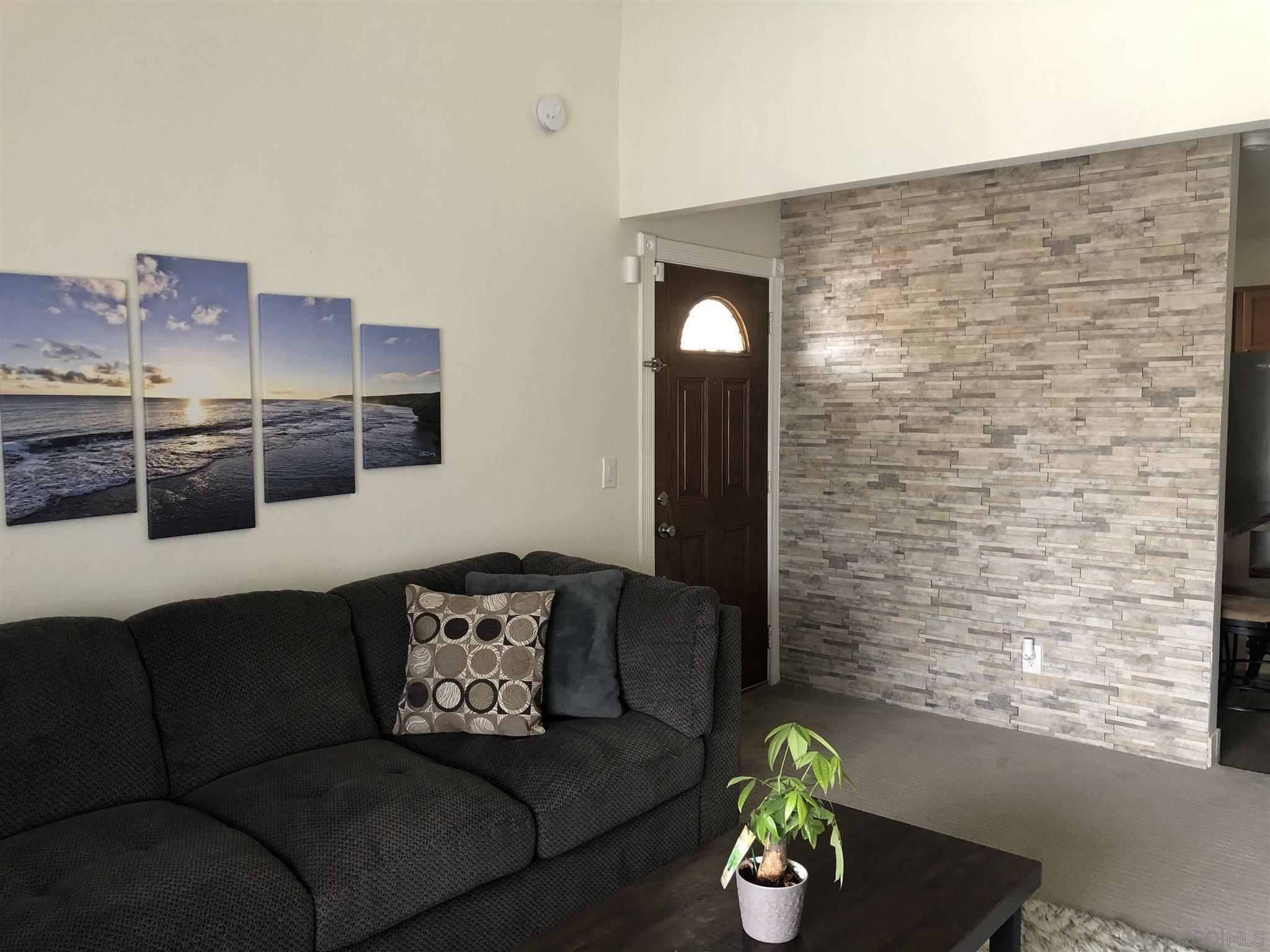 Property Photo: 2561 White Oak Pl Apt 6 CA 92027
