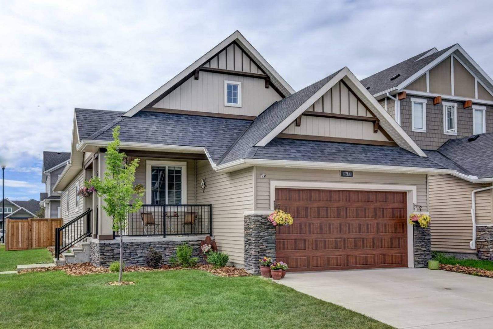 Property Photo: 2 Bayside Parade SW AB T4B 3E5