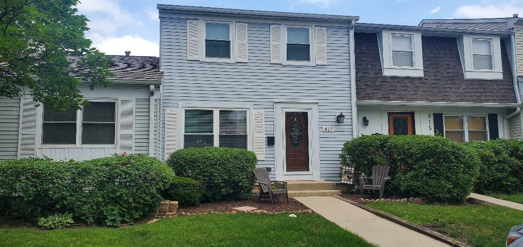 Property Photo: 817 Mansfield Court IL 60184