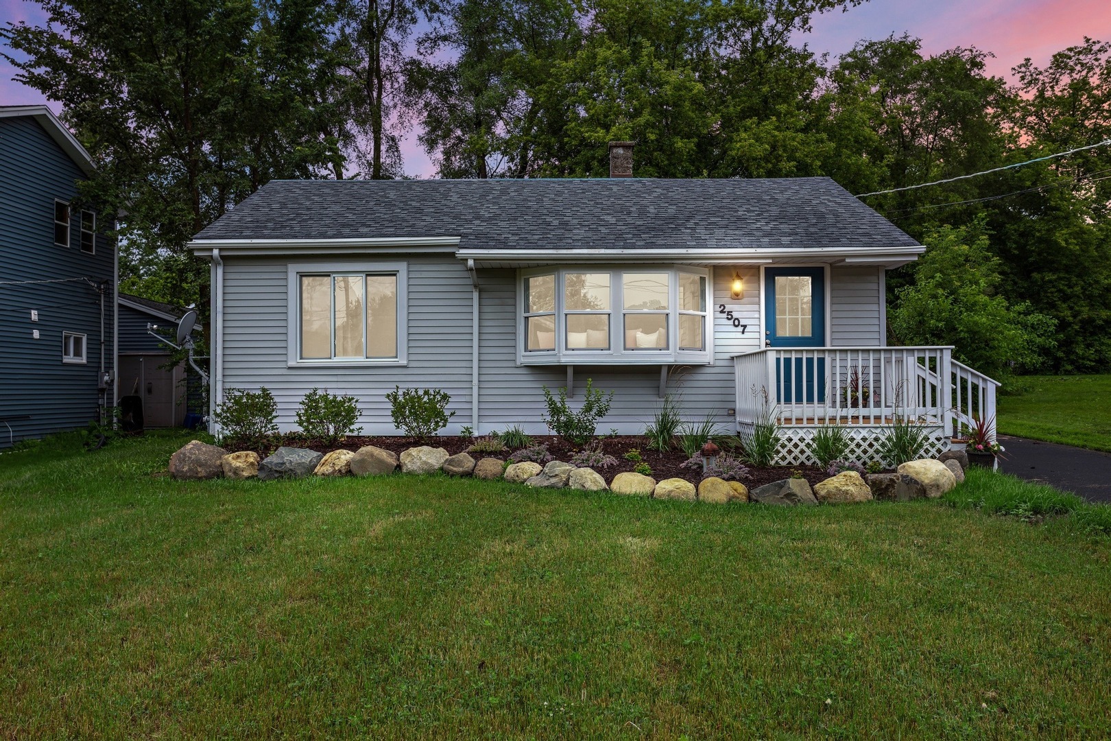 Property Photo:  2507 S Harriet Lane  IL 60051 