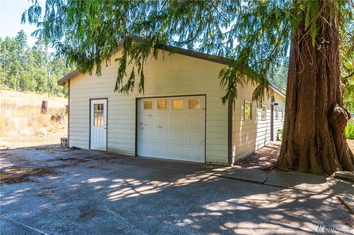 Property Photo: 96 W Henni Rd WA 98277