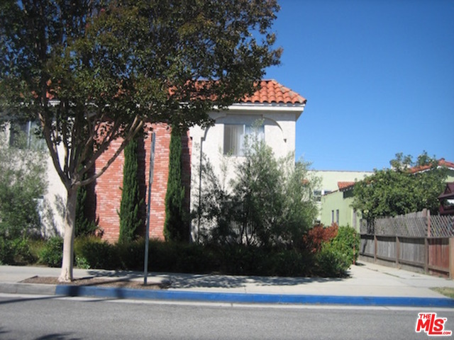 Property Photo: 2451 20th St 3 CA 90405