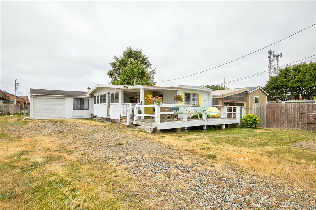 Property Photo:  705 S Rain St NE  WA 98569 