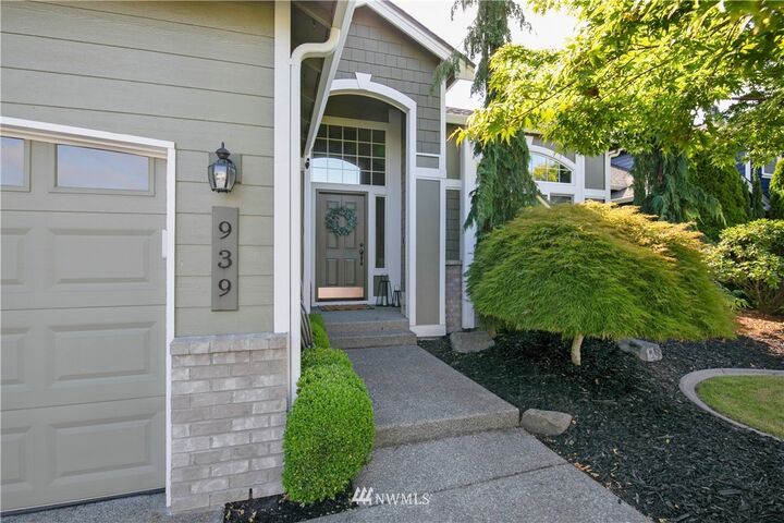 Property Photo:  939 N Laurel Lane  WA 98406 