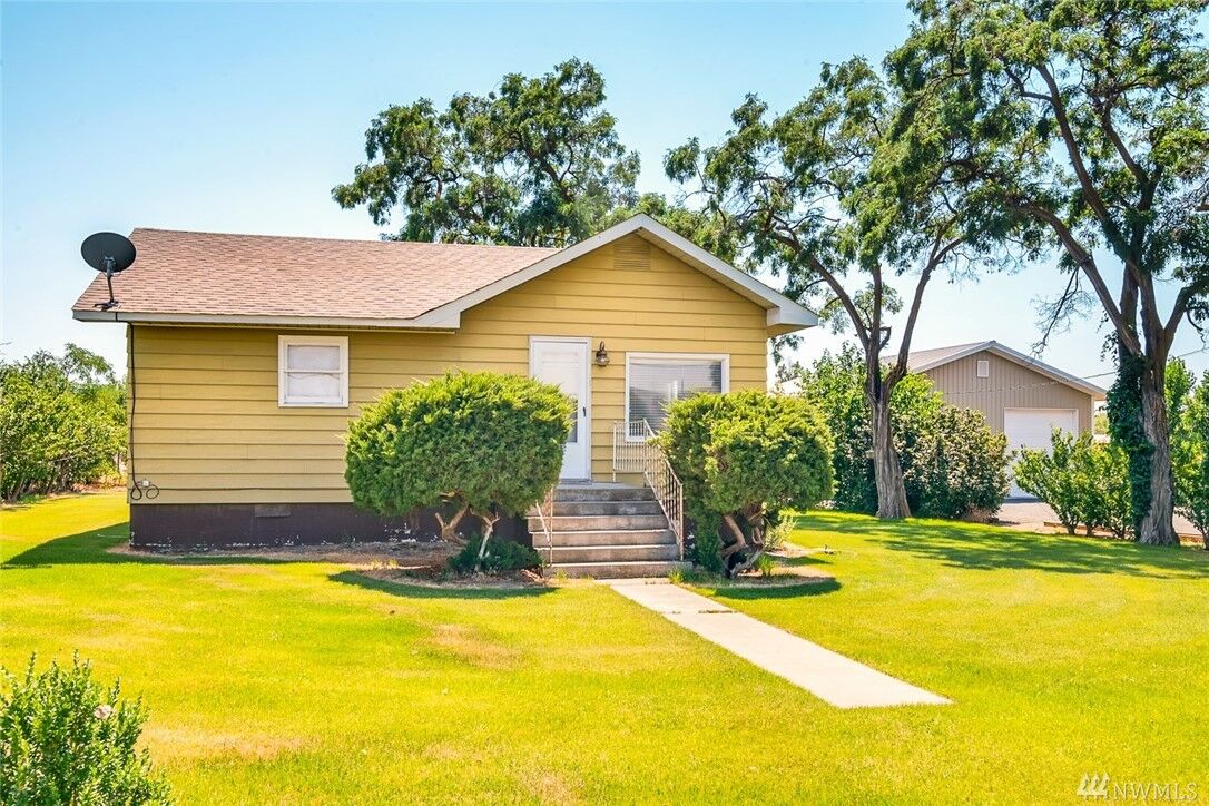 Property Photo:  2883 Road 14.6 NW  WA 98823 