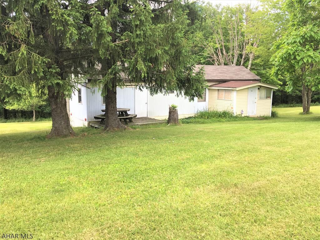 Property Photo: 1174 Glade Pike PA 15550