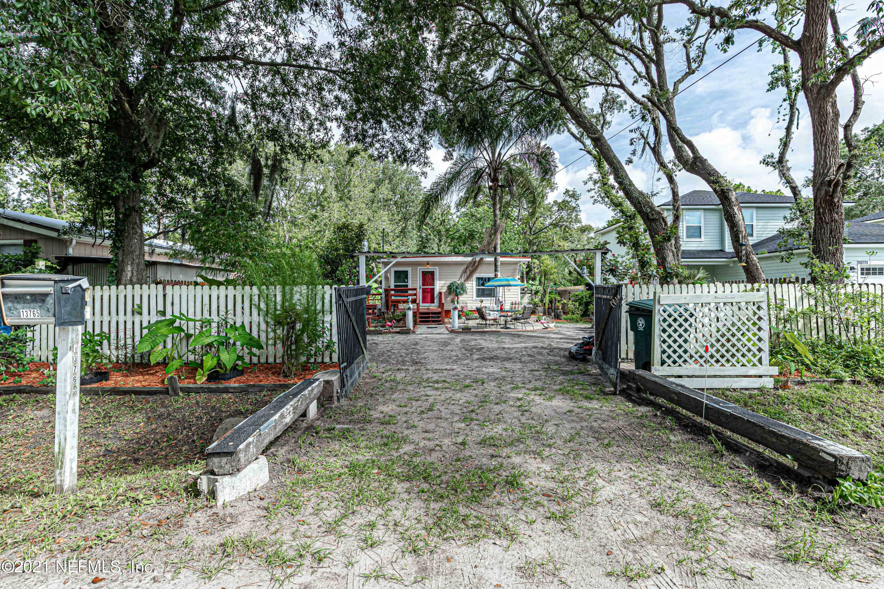 Property Photo:  13765 Evergreen Drive  FL 32224 