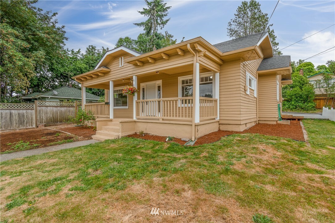 Property Photo:  606 N 3rd Avenue  WA 98626 