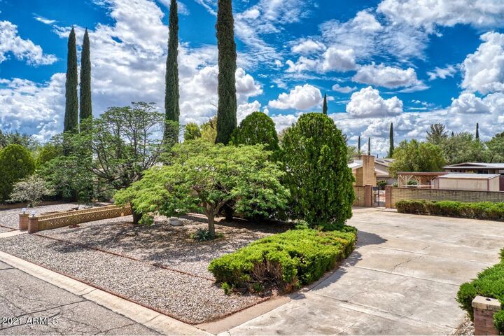 Property Photo: 1304 Camelot Road AZ 85635