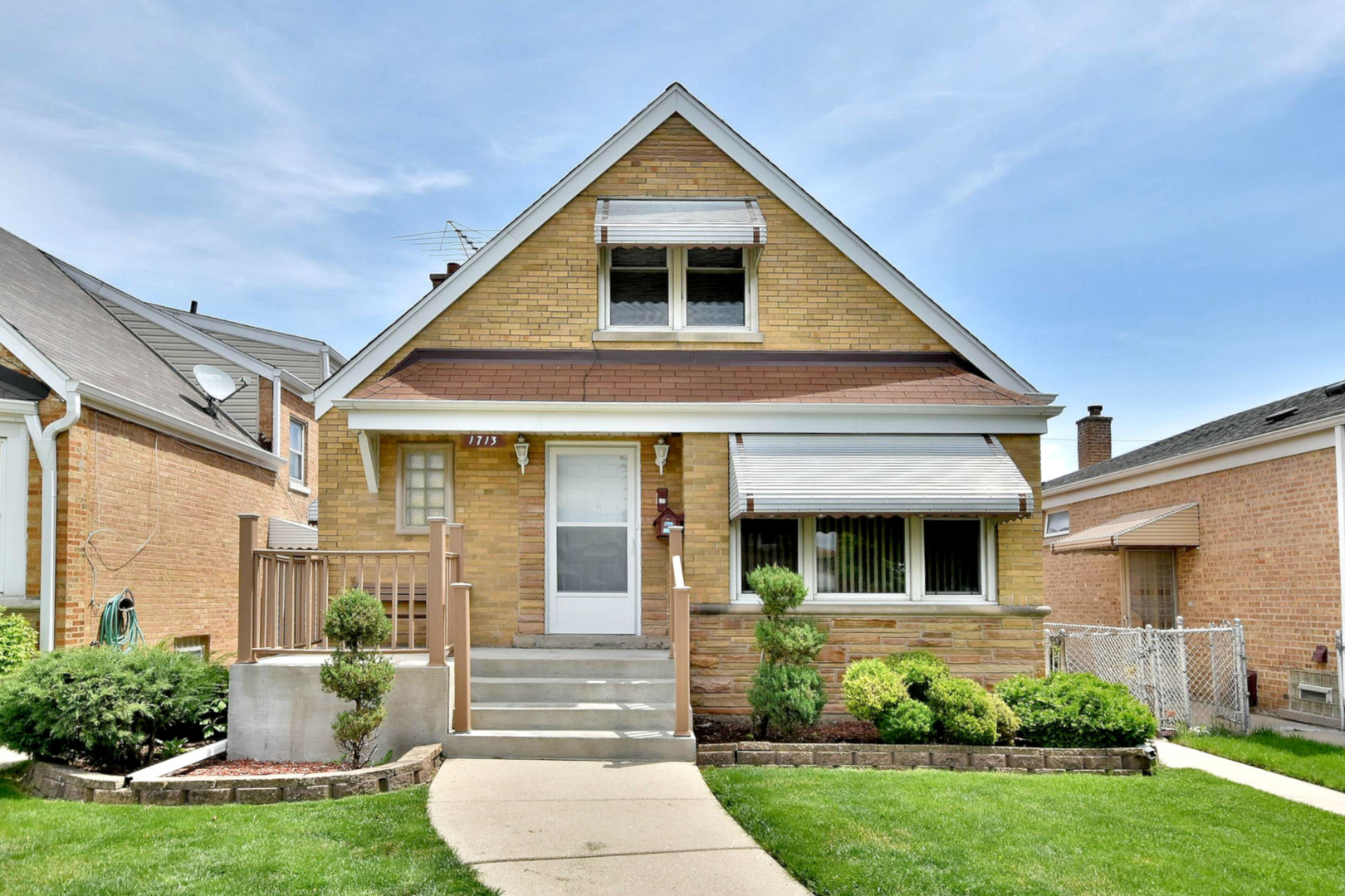 Property Photo:  1713 N 21st Avenue  IL 60160 