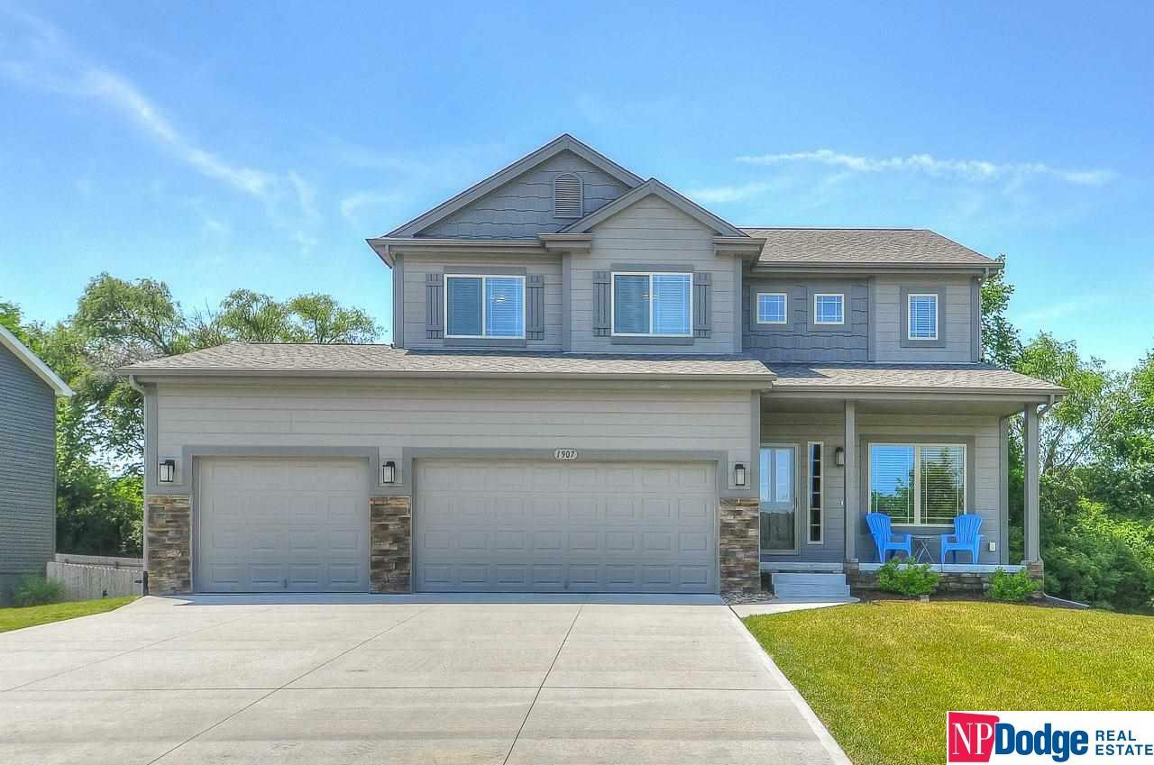 Property Photo: 1907 Oriole NE 68123