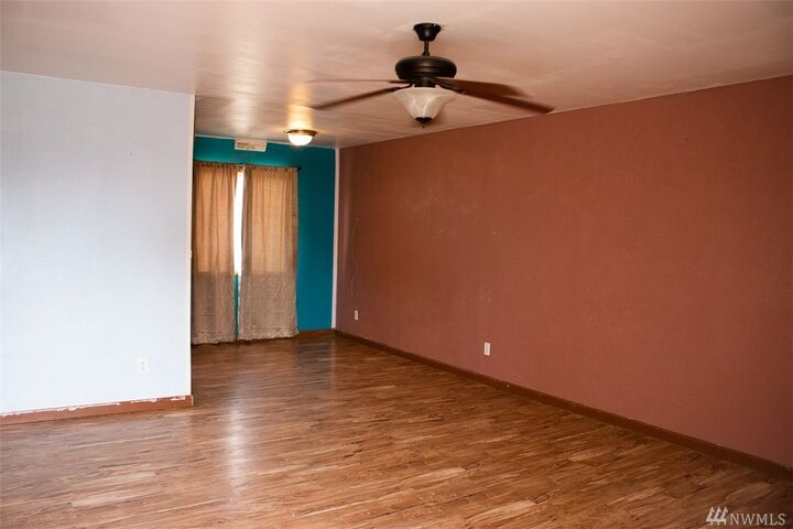 Property Photo: 1211 Arlington Dr NE WA 98837