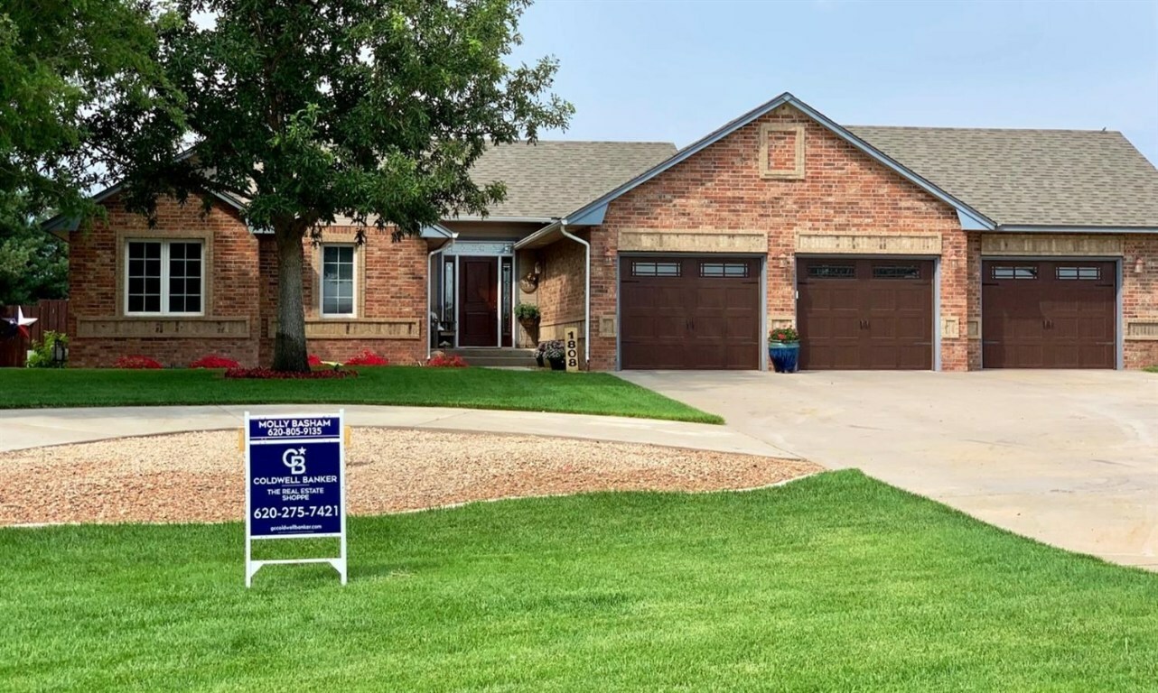 Property Photo:  1808 Grandview Drive East  KS 67846 