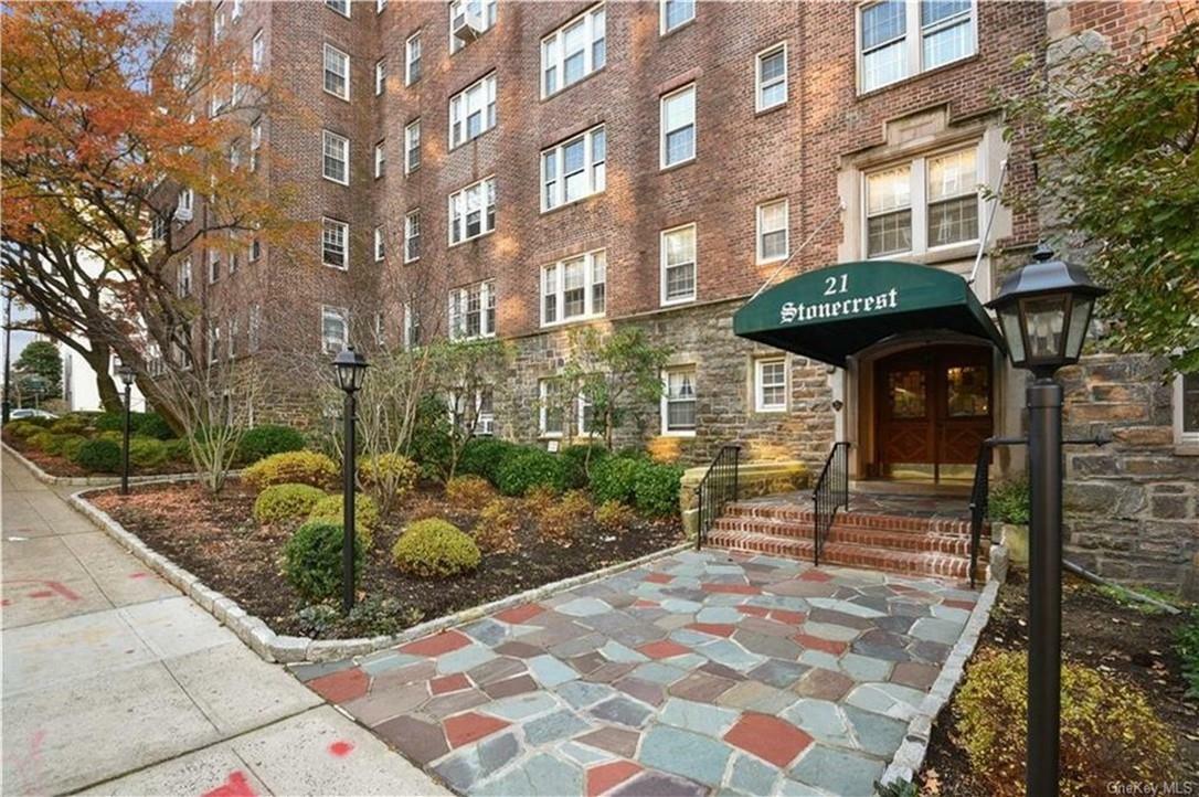 Property Photo: 21 N Chatsworth Avenue 3C NY 10538