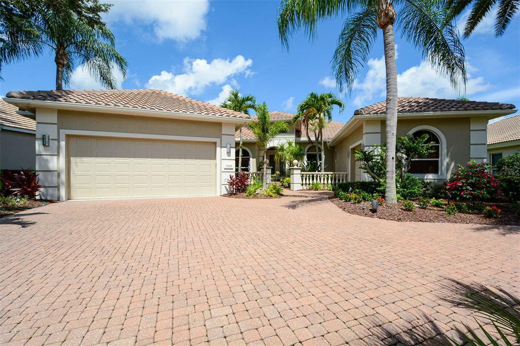 Property Photo: 7668 Heathfield Court FL 34201