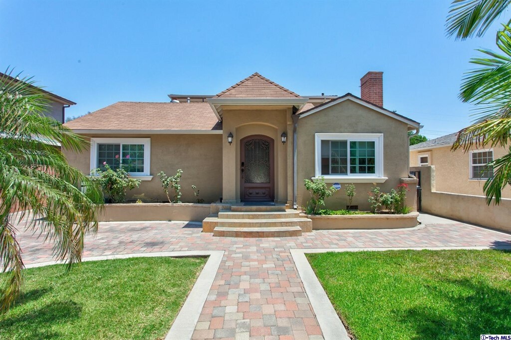 Property Photo:  7034 Costello Avenue  CA 91405 