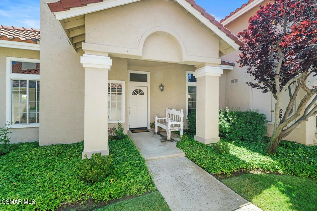 Property Photo:  645 Ivywood Lane B  CA 93065 