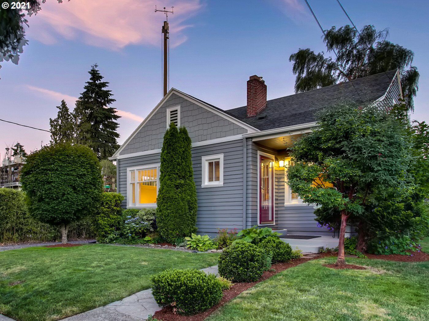 Property Photo: 5818 SE Lafayette St OR 97206