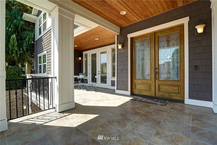 Property Photo:  222  13th Avenue  WA 98033 