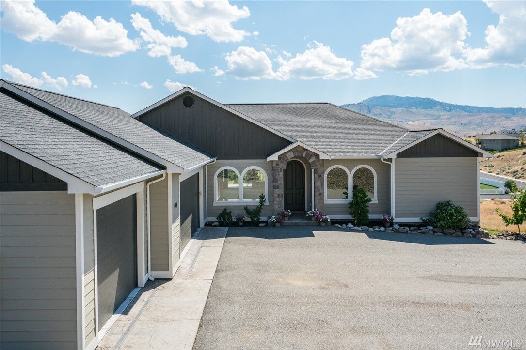 Property Photo:  447 W Rolling Hills Lane  WA 98801 