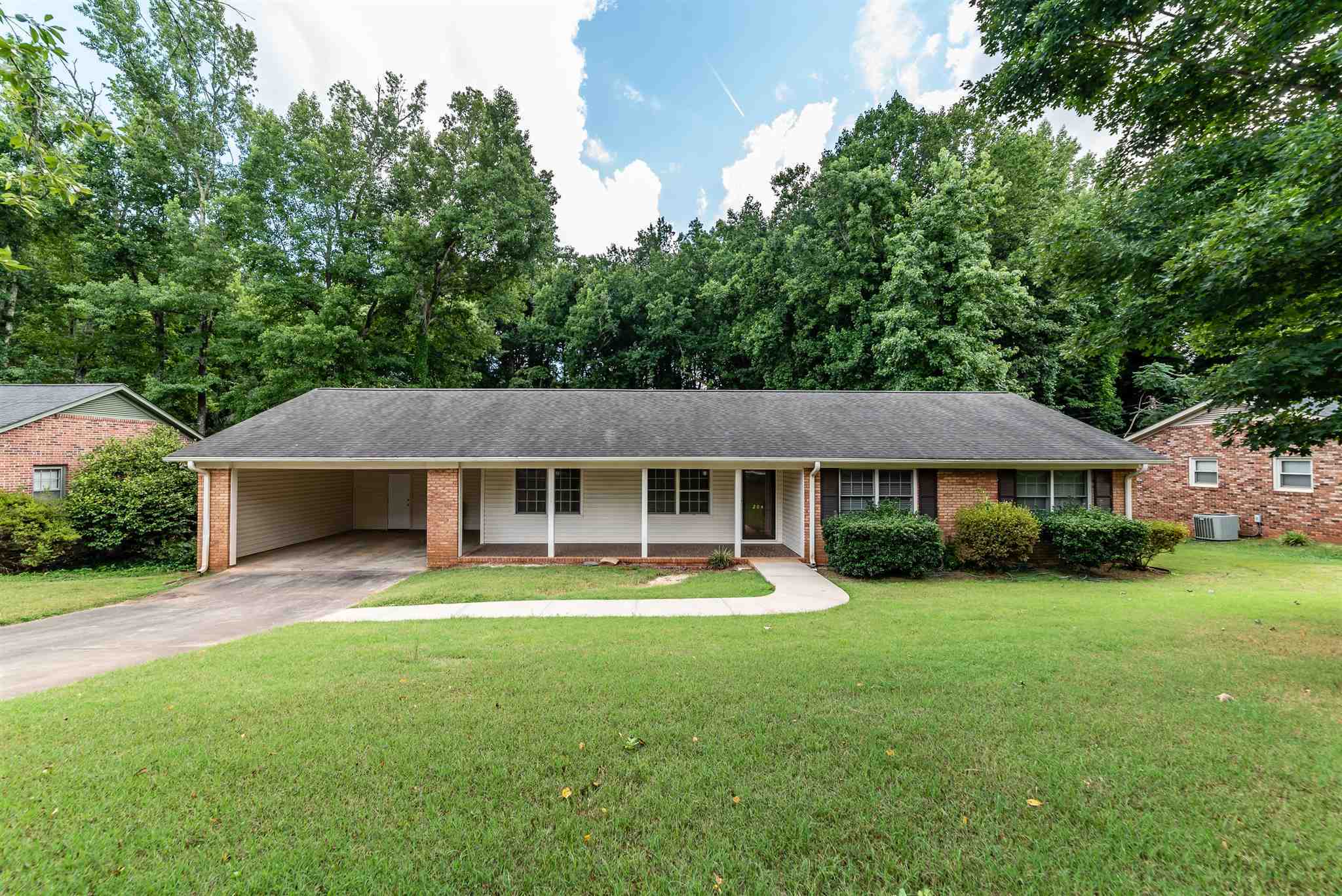 Property Photo:  204 Shelton Dr  SC 29307-2506 